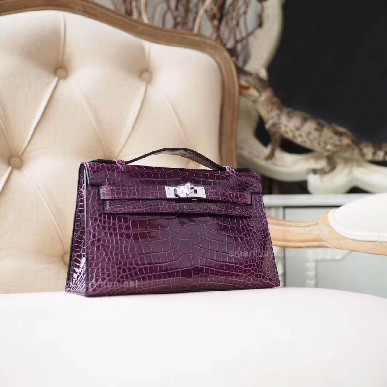 Hermes Mini Kelly 22 Pochette Bag in n5 Cassis Shiny Alligator PHW